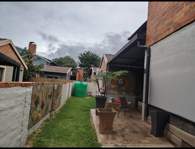 3 BEDROOM TOWNHOUSE FOR SALE IN WATERVAL EAST
